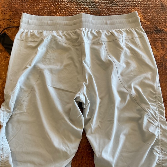 Kyodan Lightweight Activewear Ruched Pants. Light grey. Size XL - Picture 4 of 8